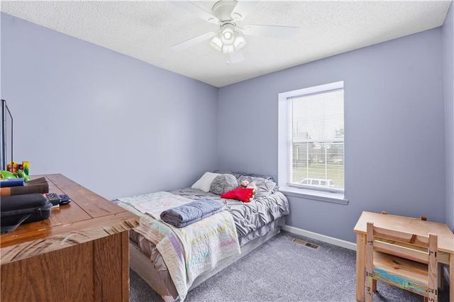 804 SE 16th Terrace, Oak Grove, MO 64075