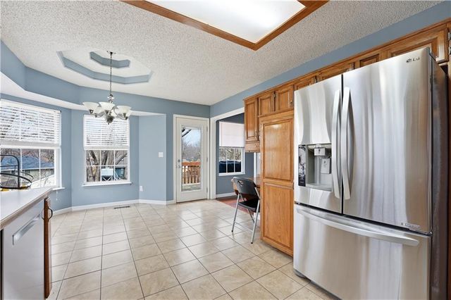 804 SE 16th Terrace, Oak Grove, MO 64075