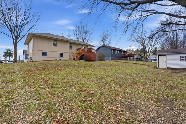804 SE 16th Terrace, Oak Grove, MO 64075