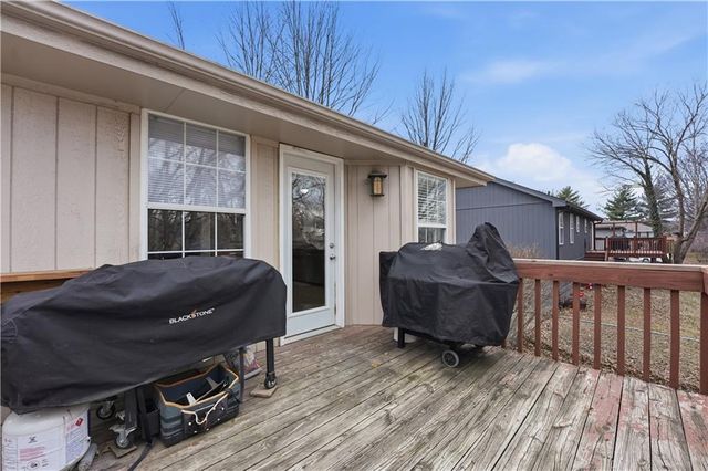 804 SE 16th Terrace, Oak Grove, MO 64075