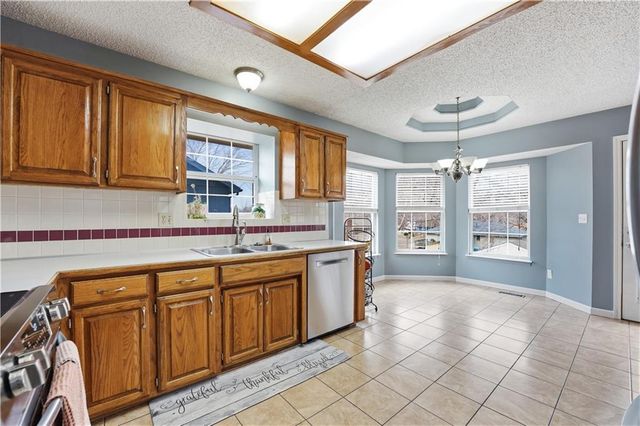 804 SE 16th Terrace, Oak Grove, MO 64075