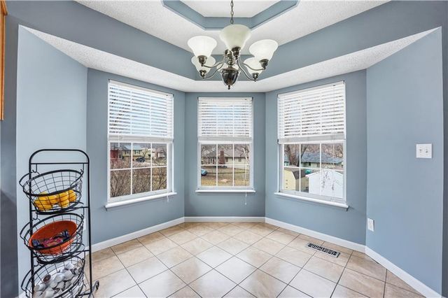 804 SE 16th Terrace, Oak Grove, MO 64075