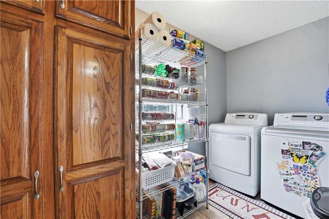 804 SE 16th Terrace, Oak Grove, MO 64075