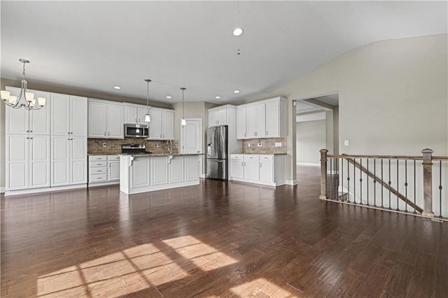 23613 W 91st Terrace, Lenexa, KS 66227