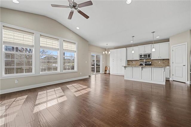 23613 W 91st Terrace, Lenexa, KS 66227