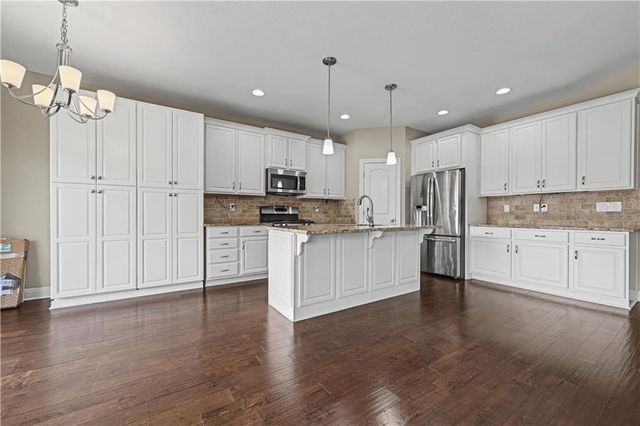 23613 W 91st Terrace, Lenexa, KS 66227