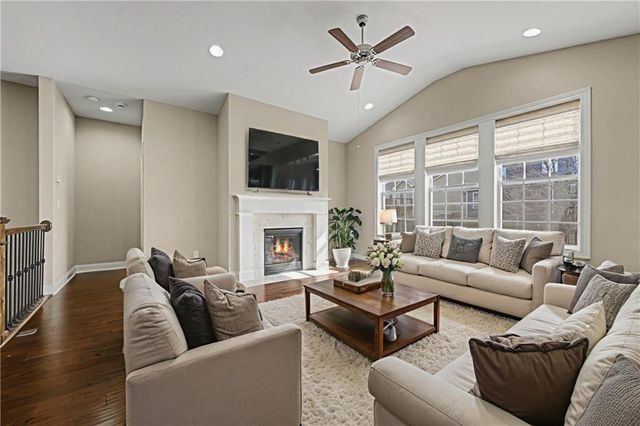 23613 W 91st Terrace, Lenexa, KS 66227