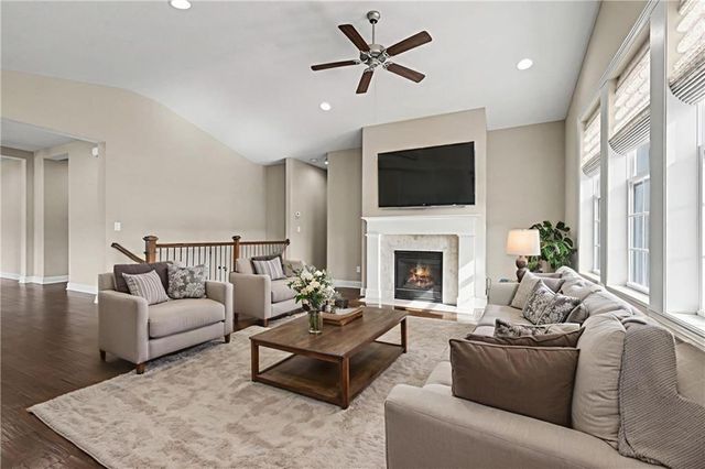 23613 W 91st Terrace, Lenexa, KS 66227