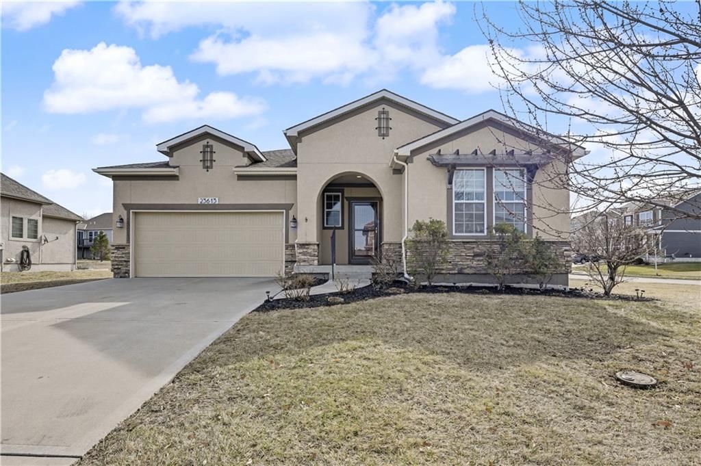 23613 W 91st Terrace, Lenexa, KS 66227