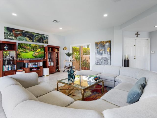 10465 NW 46th St, Doral, FL 33178