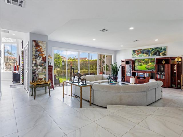 10465 NW 46th St, Doral, FL 33178