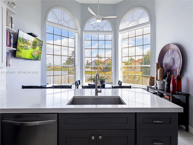 10465 NW 46th St, Doral, FL 33178