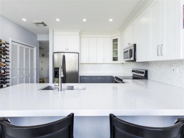 10465 NW 46th St, Doral, FL 33178