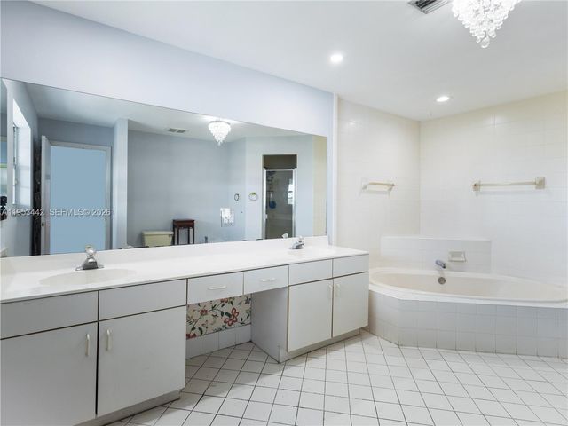 10465 NW 46th St, Doral, FL 33178