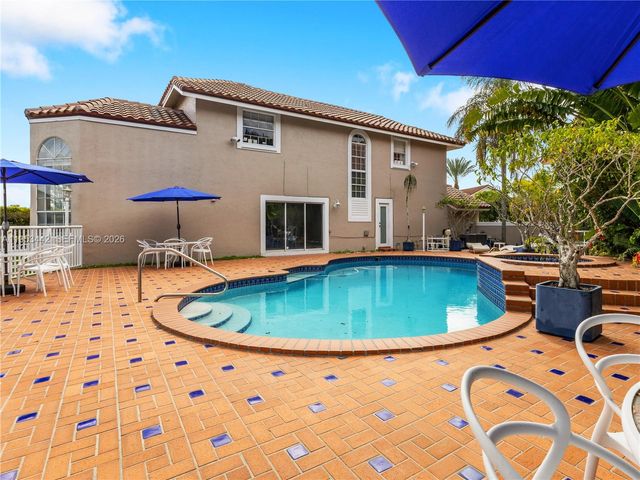 10465 NW 46th St, Doral, FL 33178