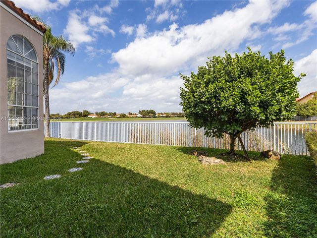 10465 NW 46th St, Doral, FL 33178