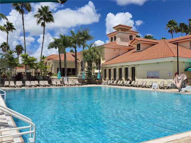 10465 NW 46th St, Doral, FL 33178