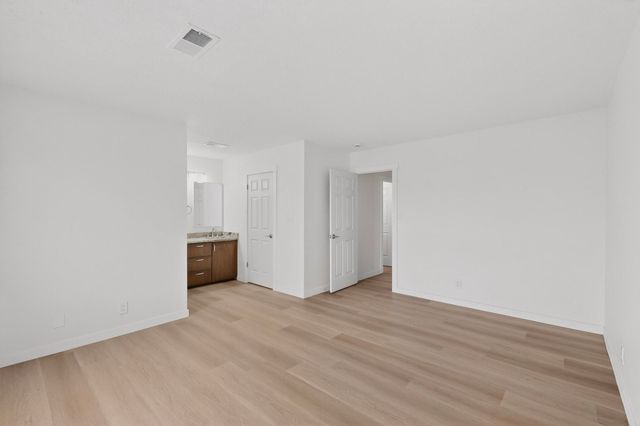 300 4th Avenue NE, Rio Rancho, NM 87124