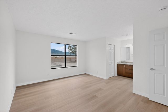 300 4th Avenue NE, Rio Rancho, NM 87124