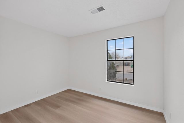 300 4th Avenue NE, Rio Rancho, NM 87124