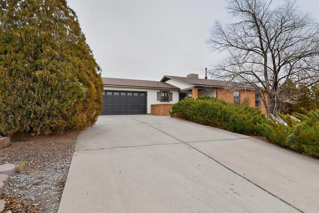 300 4th Avenue NE, Rio Rancho, NM 87124