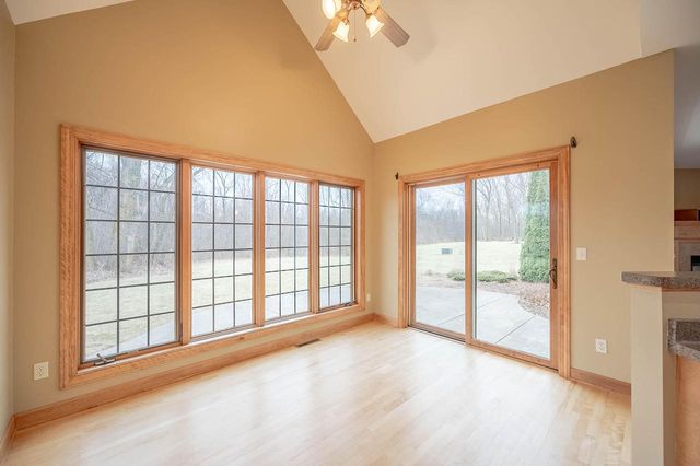 8900 N Lodgewood ROAD, River Hills, WI 53217