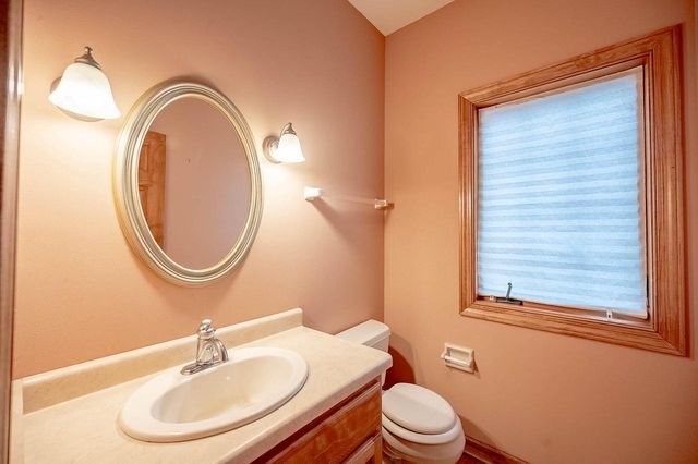 8900 N Lodgewood ROAD, River Hills, WI 53217