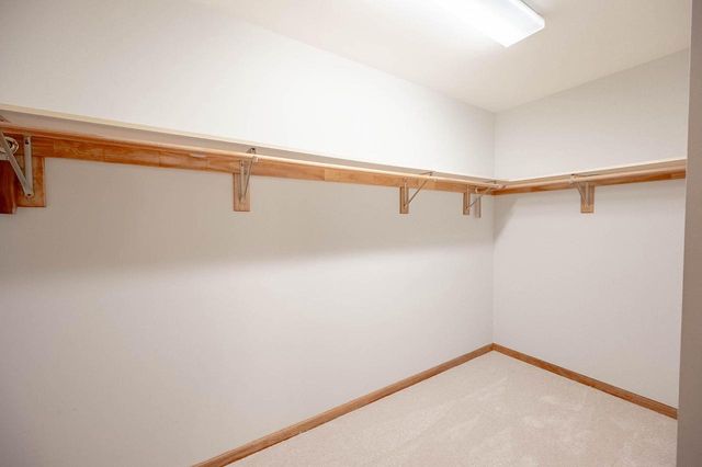 8900 N Lodgewood ROAD, River Hills, WI 53217