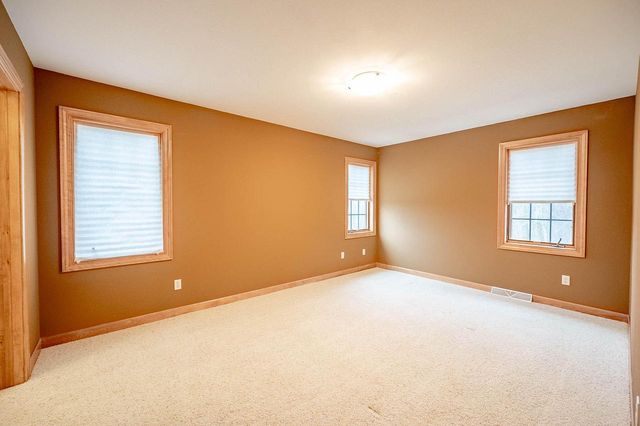 8900 N Lodgewood ROAD, River Hills, WI 53217