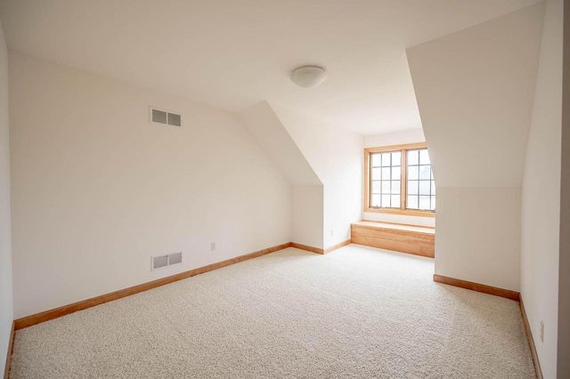 8900 N Lodgewood ROAD, River Hills, WI 53217