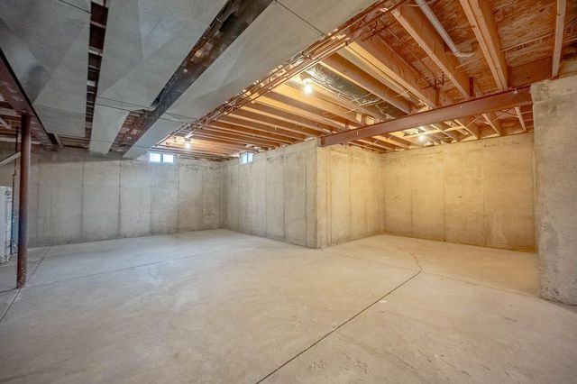 8900 N Lodgewood ROAD, River Hills, WI 53217