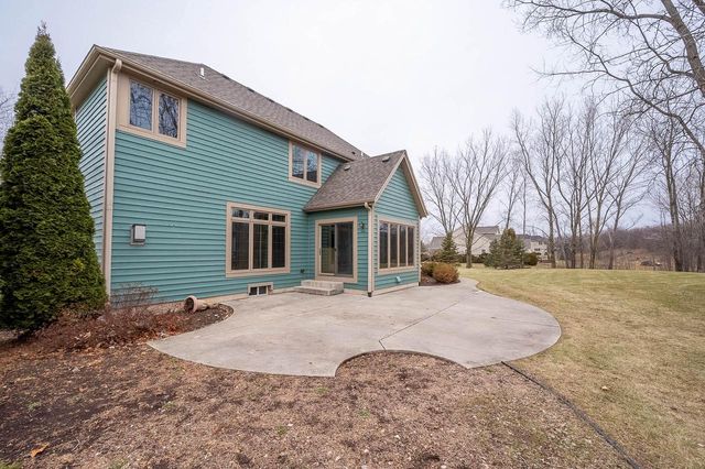 8900 N Lodgewood ROAD, River Hills, WI 53217