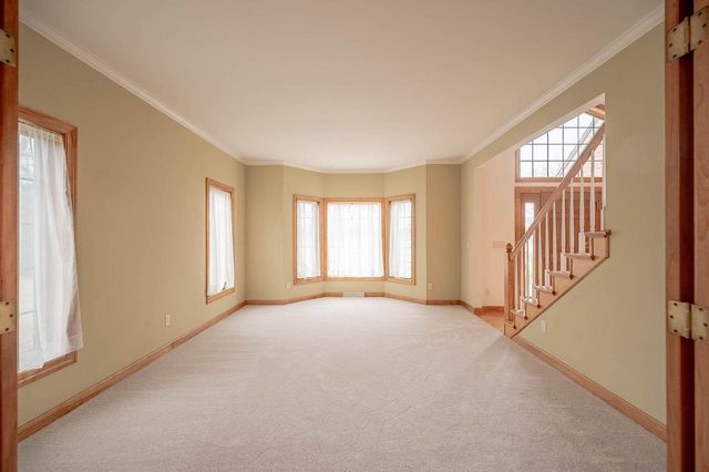 8900 N Lodgewood ROAD, River Hills, WI 53217