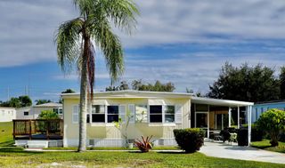 12 Nuestra Calle Lane, Port St Lucie, FL 34952