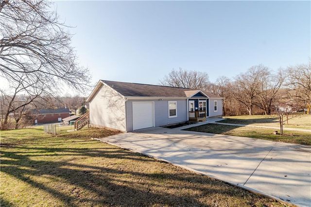 1121 N 6th Street, Atchison, KS 66002