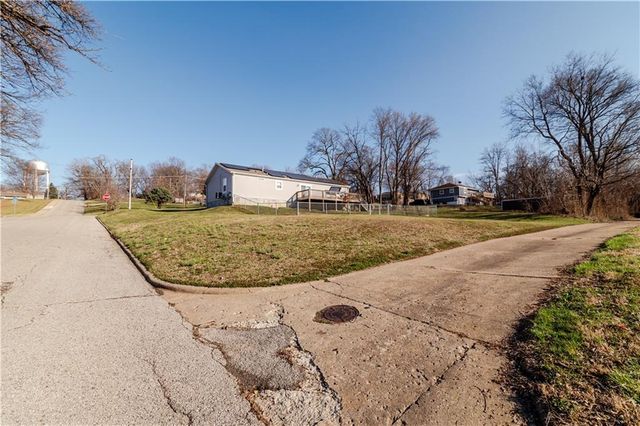 1121 N 6th Street, Atchison, KS 66002