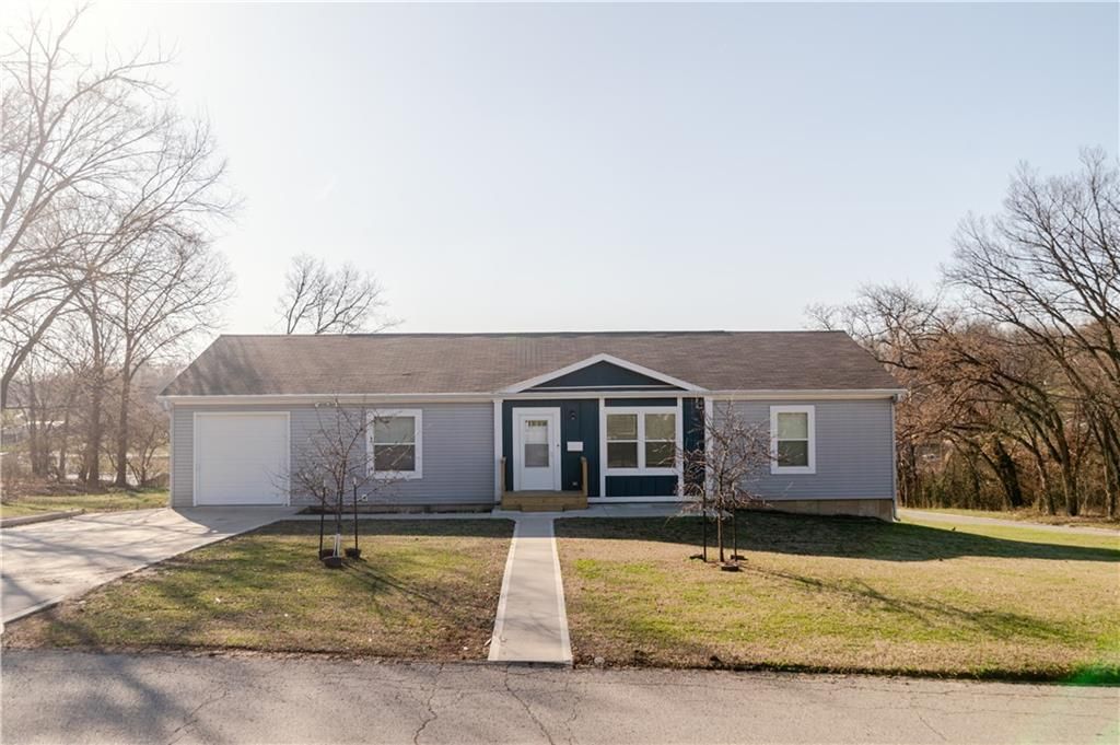 1121 N 6th Street, Atchison, KS 66002