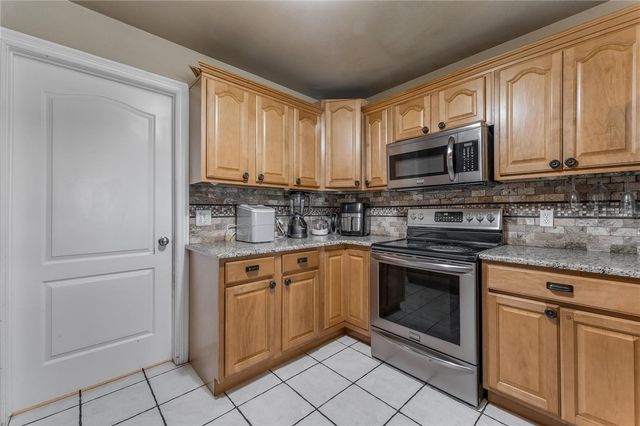 4270 Ravenwood Lane, Springdale, AR 72762