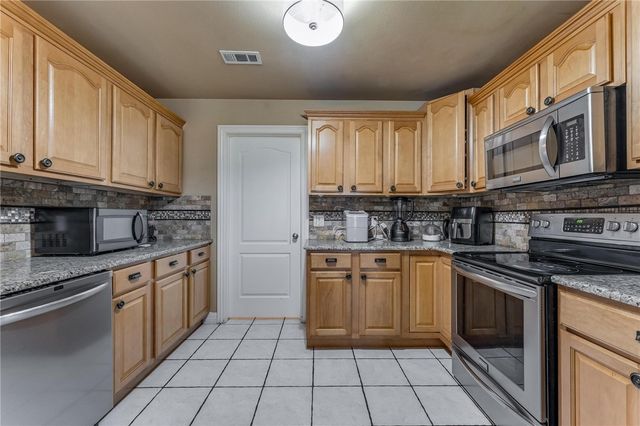 4270 Ravenwood Lane, Springdale, AR 72762
