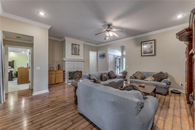 4270 Ravenwood Lane, Springdale, AR 72762