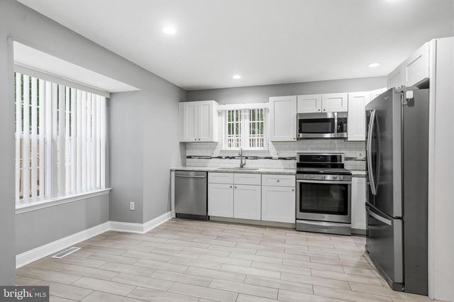 23 BRITT LEA DR, Sicklerville, NJ 08081