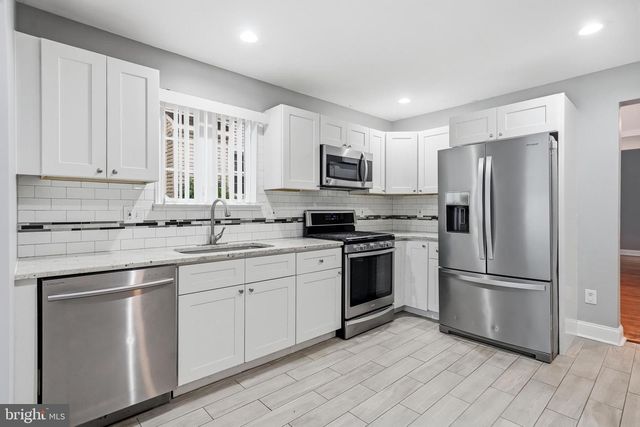 23 BRITT LEA DR, Sicklerville, NJ 08081