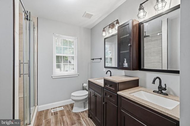 23 BRITT LEA DR, Sicklerville, NJ 08081