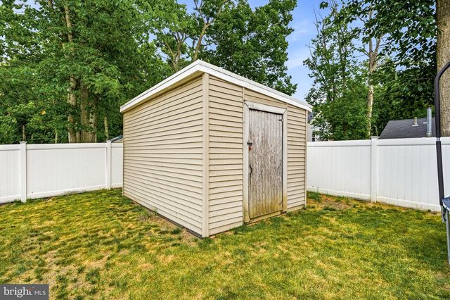 23 BRITT LEA DR, Sicklerville, NJ 08081