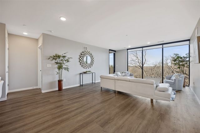 1 University Way 406, Iowa City, IA 52246