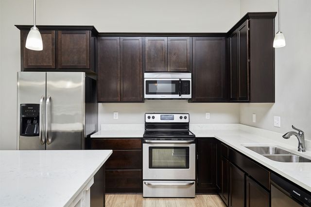 7902 Cottonwood Lane, West Des Moines, IA 50266