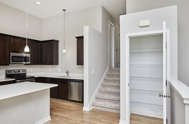 7902 Cottonwood Lane, West Des Moines, IA 50266