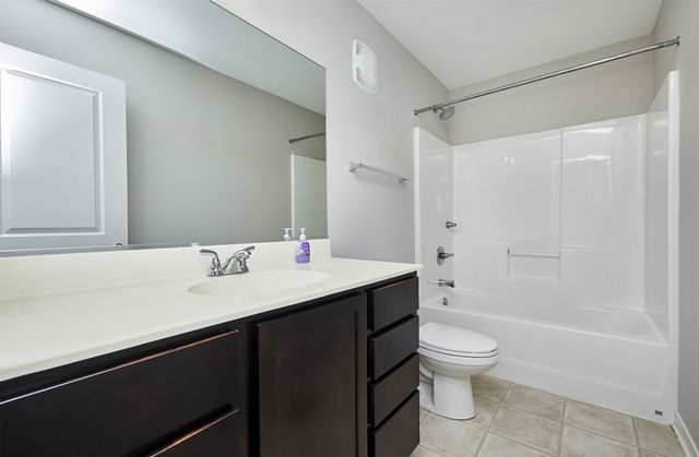 7902 Cottonwood Lane, West Des Moines, IA 50266