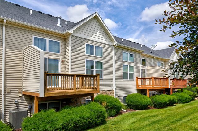 7902 Cottonwood Lane, West Des Moines, IA 50266