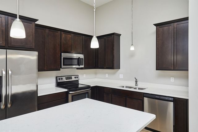 7902 Cottonwood Lane, West Des Moines, IA 50266